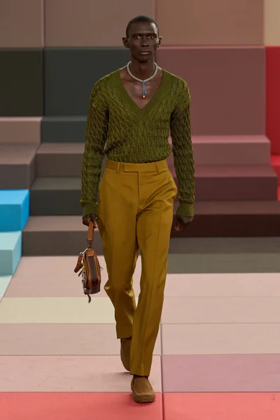 Look 19